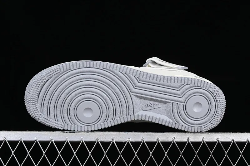 All categories Nk Air Force 1 Air Force series Nk Air Force 1 Mid Air Force mid-top Nk Air Force 1'07 Mid beige gray hook Starry Air Force One mid-top casual sneakers SH0235-522